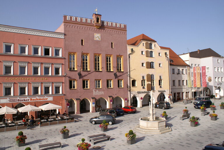 Rathaus mit Getreidestadel