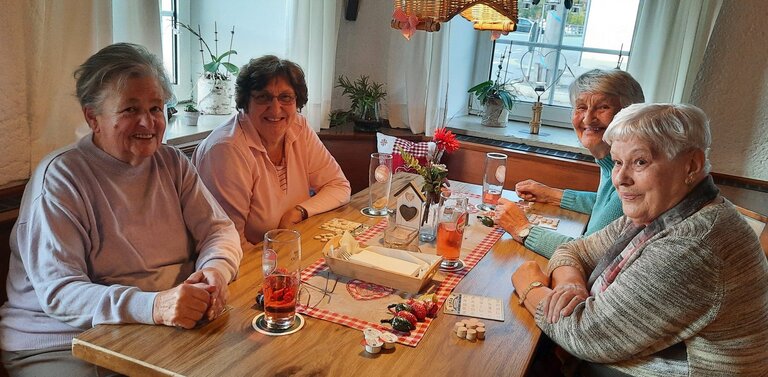 Ratsch- und Spielenachmittag