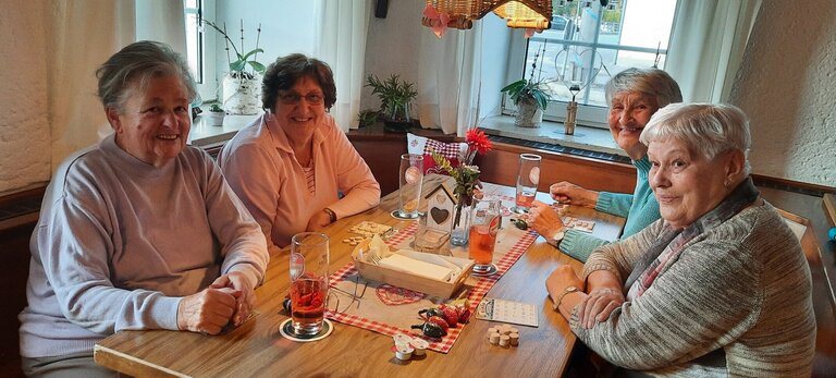 Ratsch- und Spielenachmittag